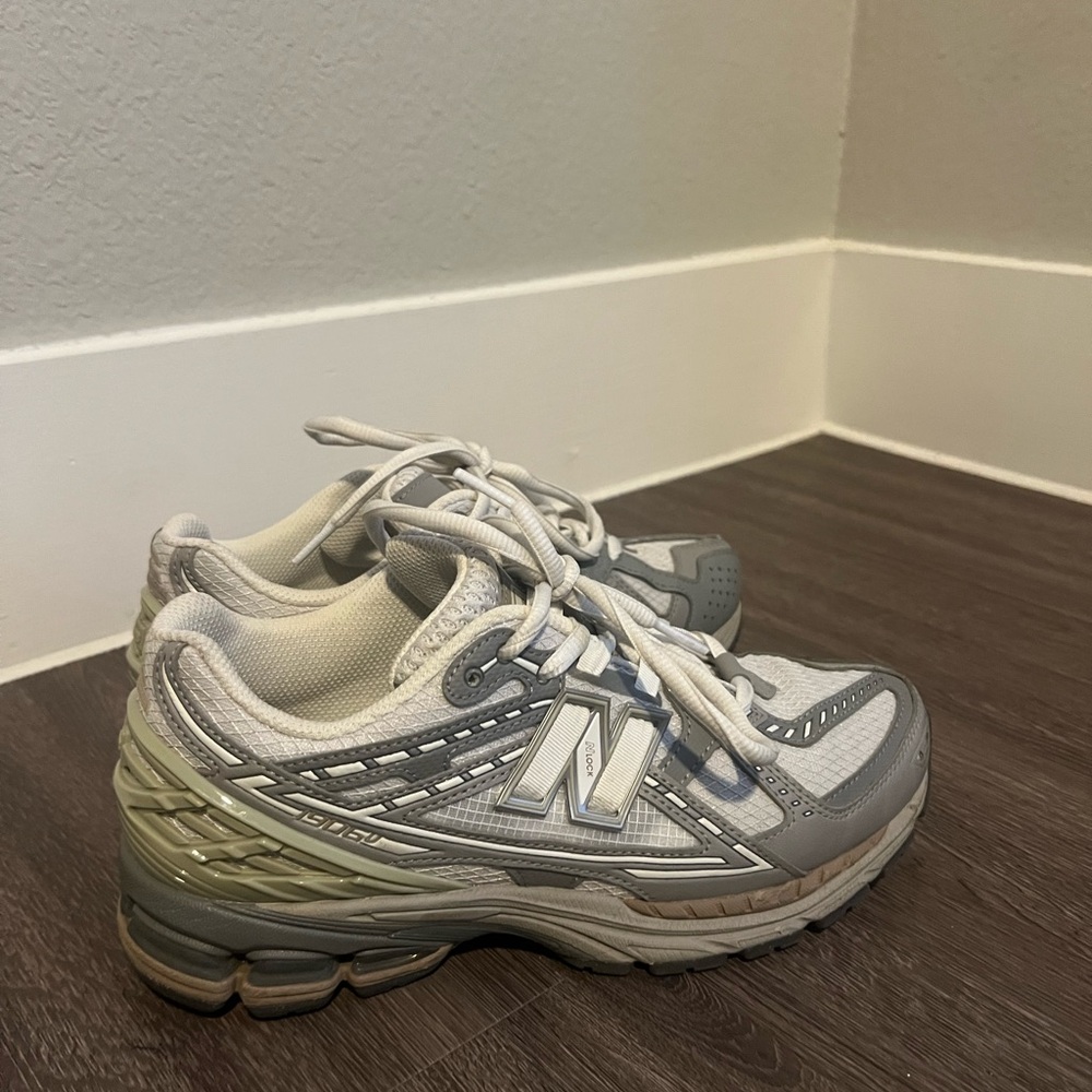 New Balance 1906 Unisex Gray Running Shoes
